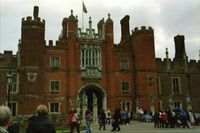 Hampton Court Palace, Westeingang