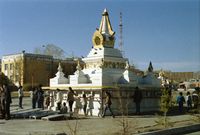 Gandan-Kloster, Stupa mit Gebetstrommeln