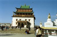 Gandan-Tempel mit Stupas