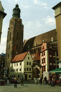 Kirche St. Elisabeth, Häuser Hänsel und Gretel